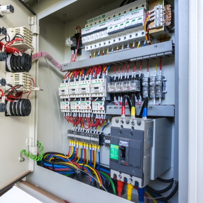 elettricità-quadro-elettrico-cavi-riparazione-manutenzione